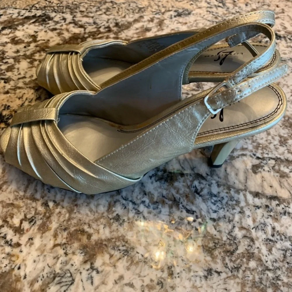 Lifestride Shoes Size 8 Goldtone Open Toed Sandals